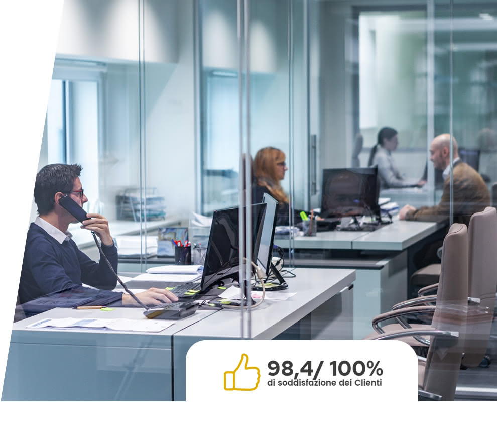 Ufficio commerciale e tecnico nella nostra sede: supporto al cliente per soluzioni su misura e massima puntualità di consegna.